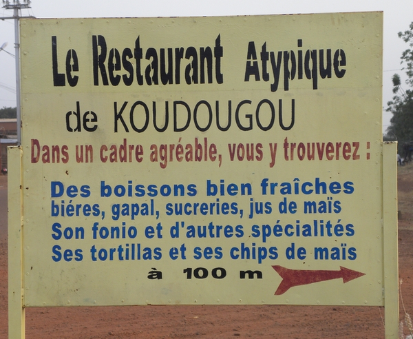 Suivez les panneaux pour arriver au Restaurant Atypique !