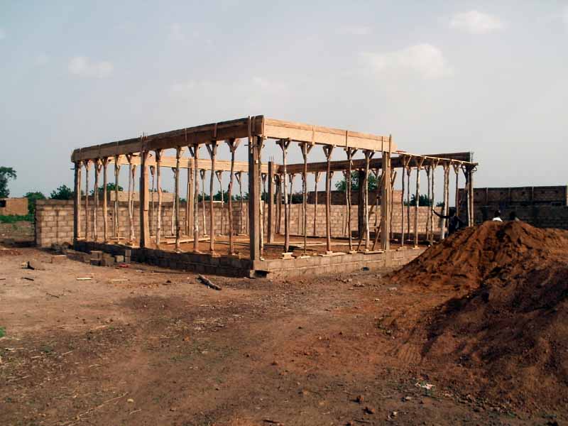 Au Sourou, à Niassan, la construction d'un centre comme celui de Bama avance rapidement.