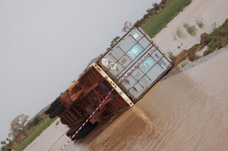 Barrage de Dori et le camion renversé avec 40 tonnes de cyanure !